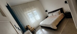 2 bedrooms, iron/ironing board, travel cot, free WiFi