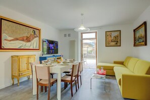 Family Apartment, Multiple Bedrooms, 2 Bathrooms (Boutique Terrace Apartment In The) | Living area - Boutique Terrace Apartment In The Center (Riva del Garda)