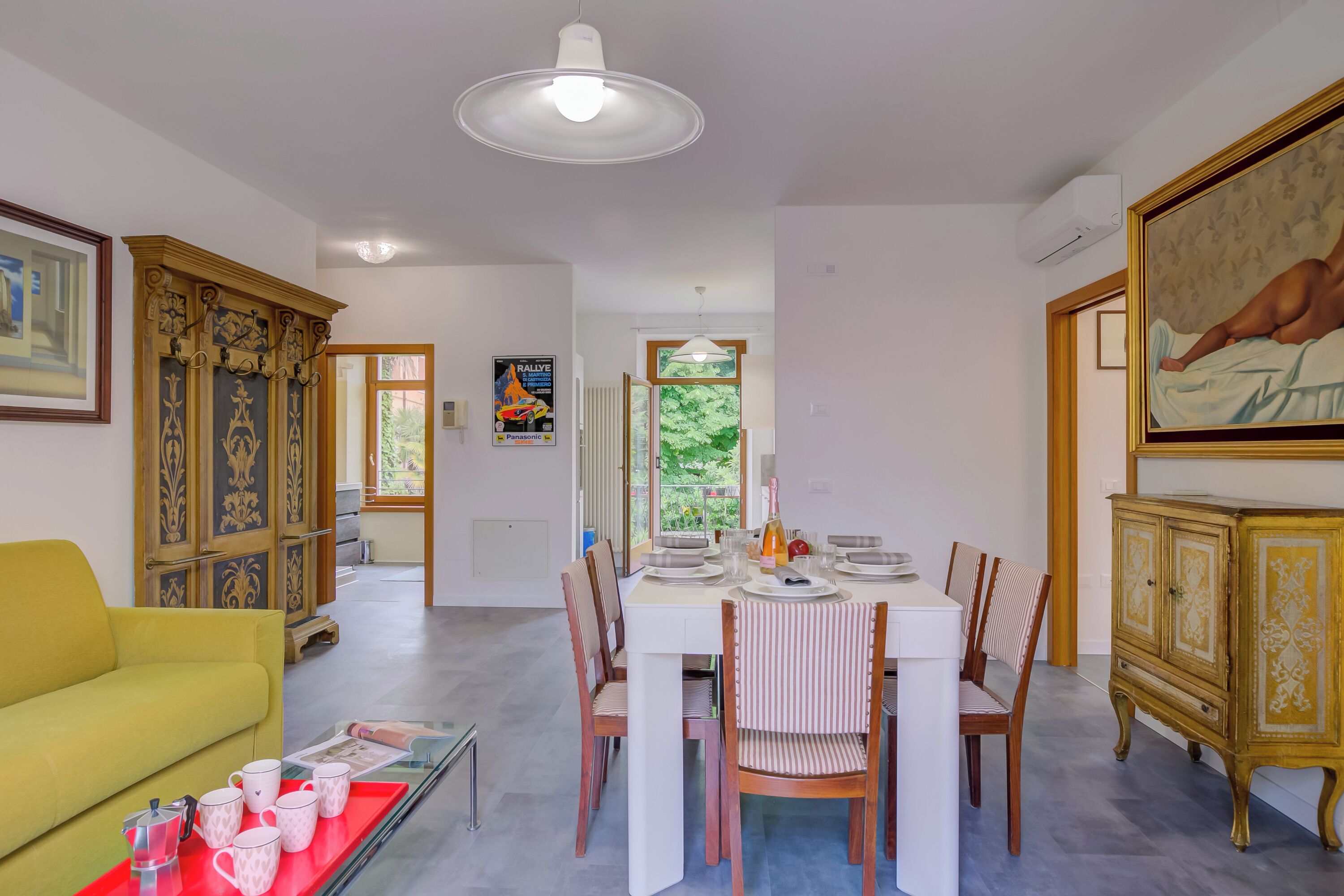 Family Apartment, 2 Bedrooms, 2 Bathrooms (Boutique Terrace Apartment In The) | Dining