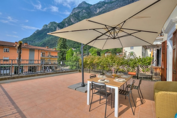 Family Apartment, 2 Bedrooms, 2 Bathrooms (Boutique Terrace Apartment In The) | Outdoor dining