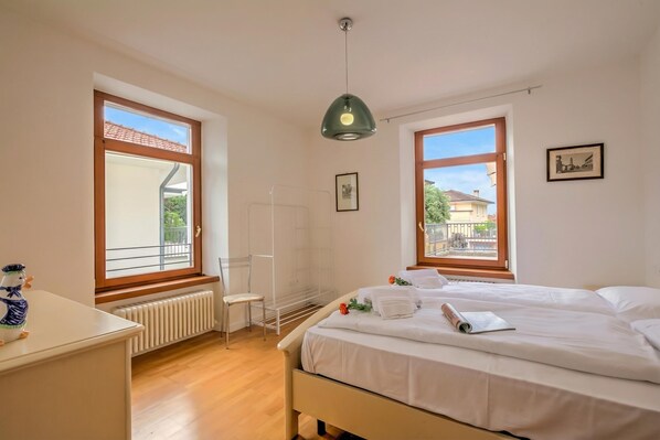 Departamento familiar, varias habitaciones, 2 baños (Boutique Terrace Apartment In The) | 2 habitaciones, wifi gratis y ropa de cama 