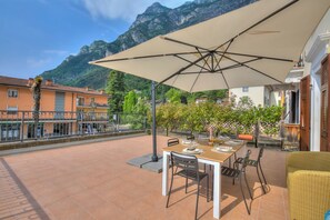 Outdoor dining - Boutique Terrace Apartment In The Center (Riva del Garda)