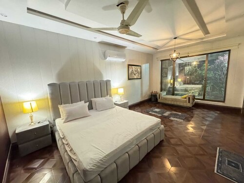 Charming 2-bedroom farmhouse in Lahore with private pool and horses