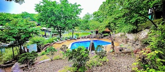 Treetop House in Forest 3BD/3BA/Deck/Pools/Grill/Dock-Sleeps 8PP