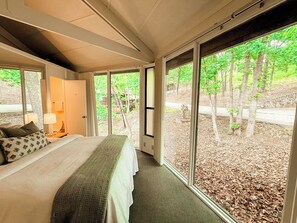 2 bedrooms, iron/ironing board, travel crib, free WiFi