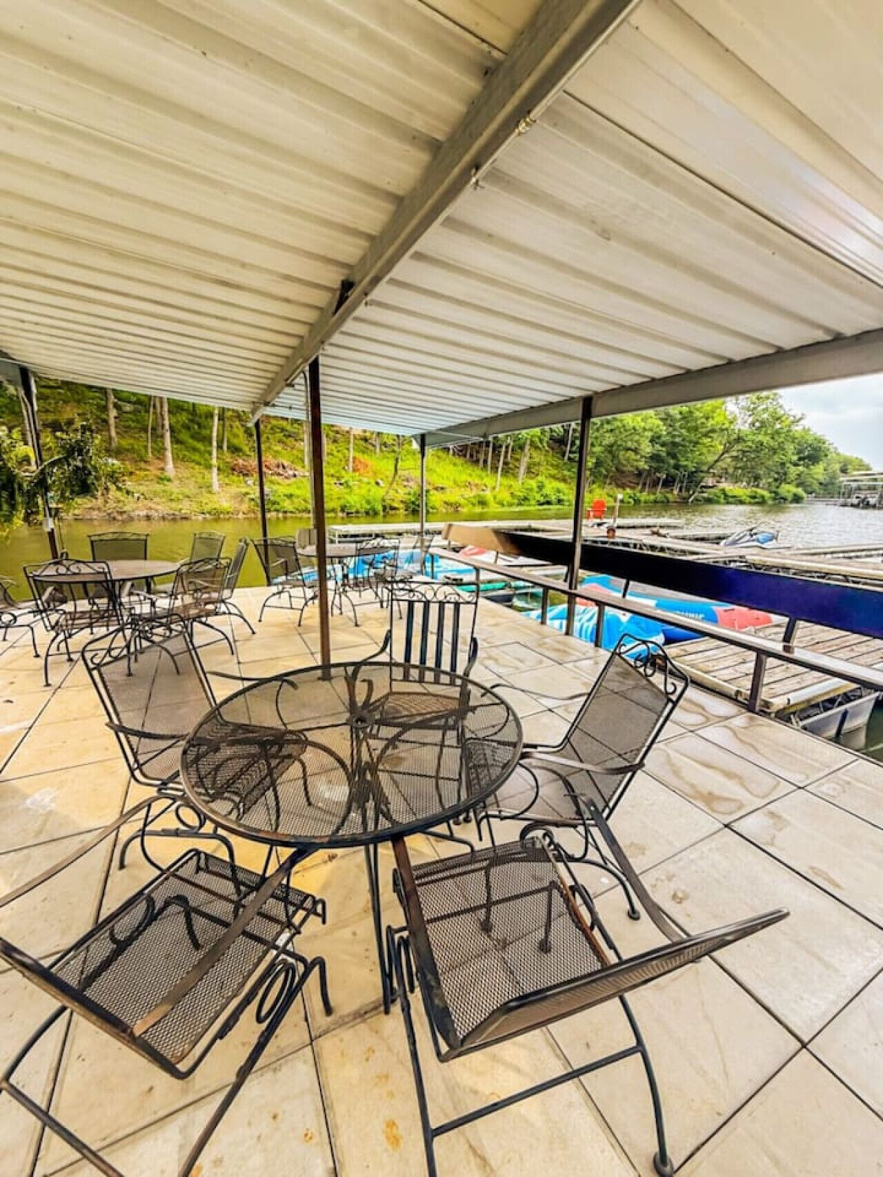 屋外ダイニングエリア