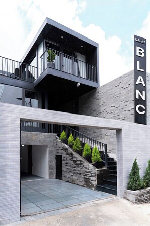 Villa | Blackout curtains, iron/ironing board, free WiFi - Dalat Blanc Villa (Da Lat)