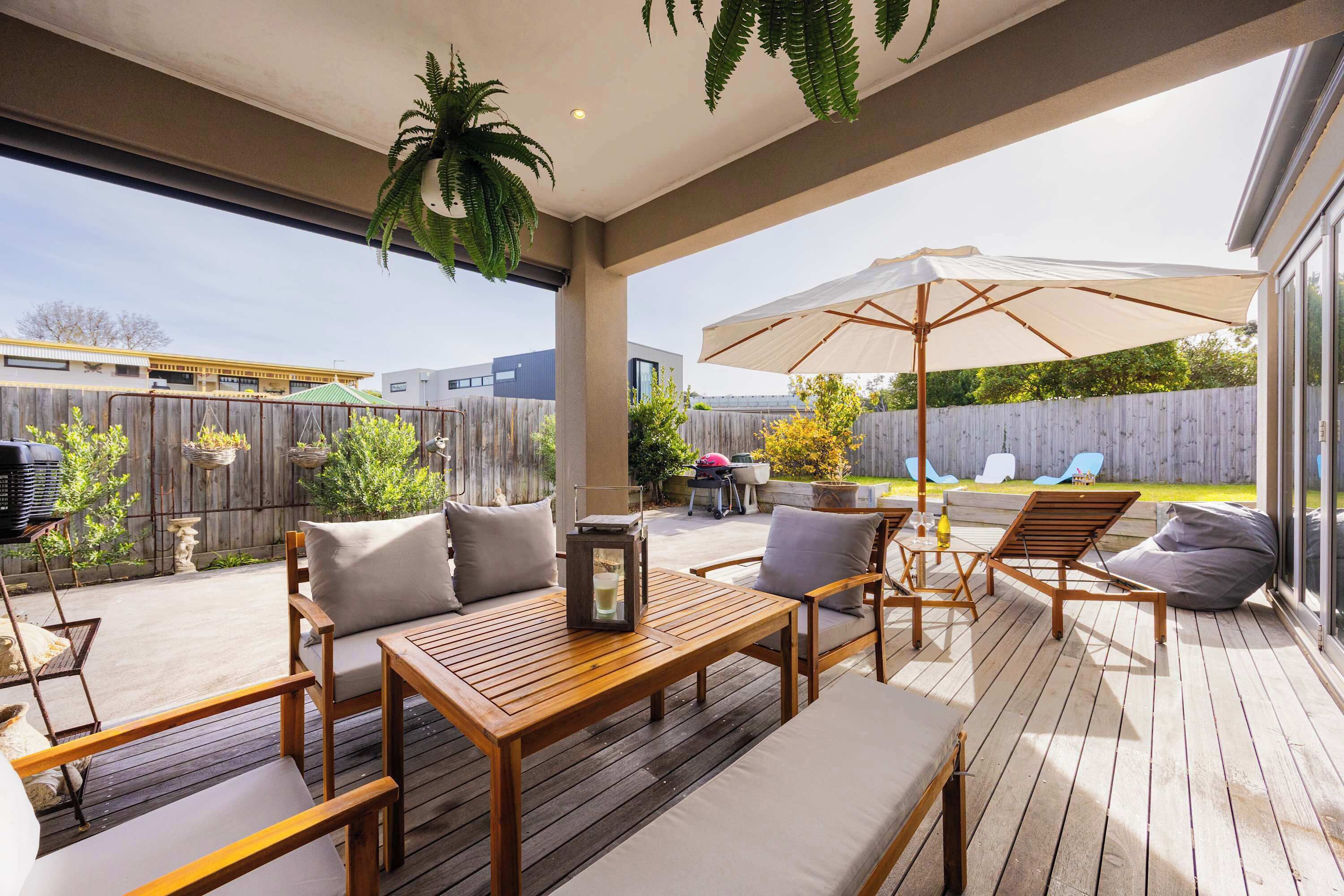 屋外ダイニングエリア