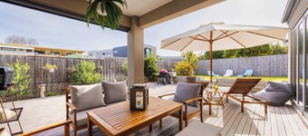 Madeleine's Retreat 450M to Beach & 1KM to Shops