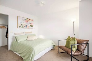 5 Schlafzimmer, Bügeleisen/Bügelbrett, Reisekinderbett, WLAN