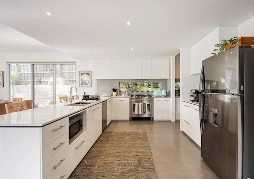 Madeleine's Retreat 450M to Beach & 1KM to Shops