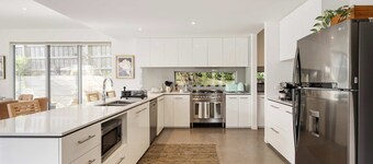 Madeleine's Retreat 450M to Beach & 1KM to Shops