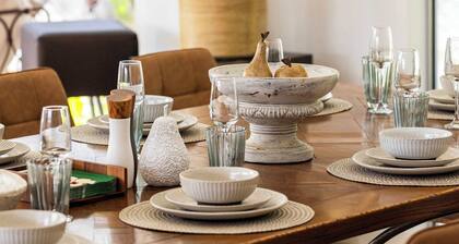 Madeleine's Retreat 450M to Beach & 1KM to Shops