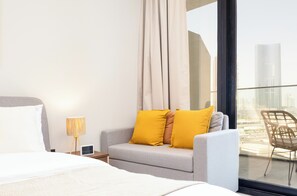 Deluxe Studio, Balcony, City View | Peti besi dalam bilik, seterika/papan seterika, Wi-fi percuma