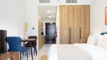 Studio Deluxe - balkong - utsikt mot staden | Värdeförvaringsskåp på rummet, strykjärn/strykbräda och gratis wi-fi