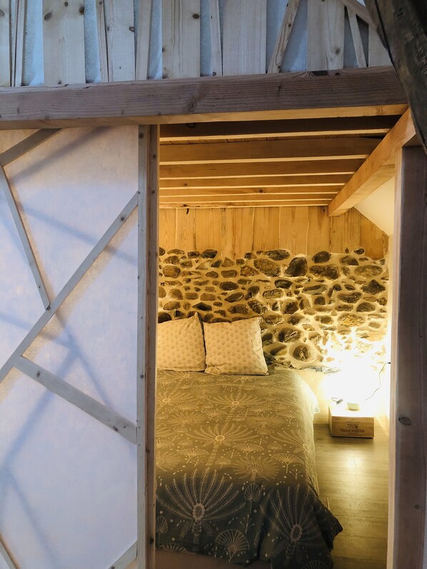 4 bedrooms, WiFi, bed sheets