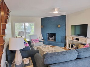 Smart TV, fireplace