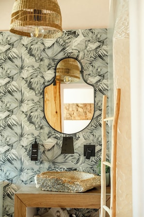 Shower, hair dryer, towels, soap - Portugals Infinity Eco Suite Resort (Tavira)