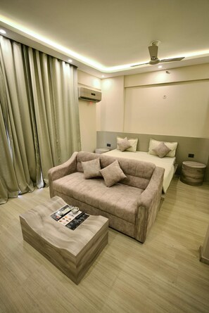 Deluxe Double Room, City View - Villa Vistosa Gomti Nagar (Lucknow)