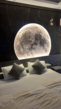 Desk, laptop workspace, free WiFi