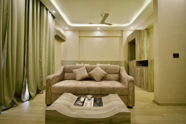 Deluxe Double Room, City View - Villa Vistosa Gomti Nagar (Lucknow)