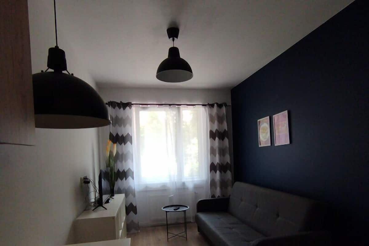 Studio | Laptop workspace, iron/ironing board, free WiFi