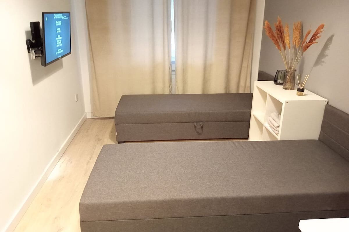 Studio | Laptop workspace, iron/ironing board, free WiFi