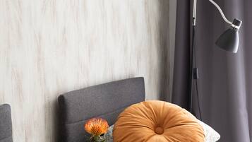 Ruang kerja komputer riba, seterika/papan seterika, Wi-fi percuma