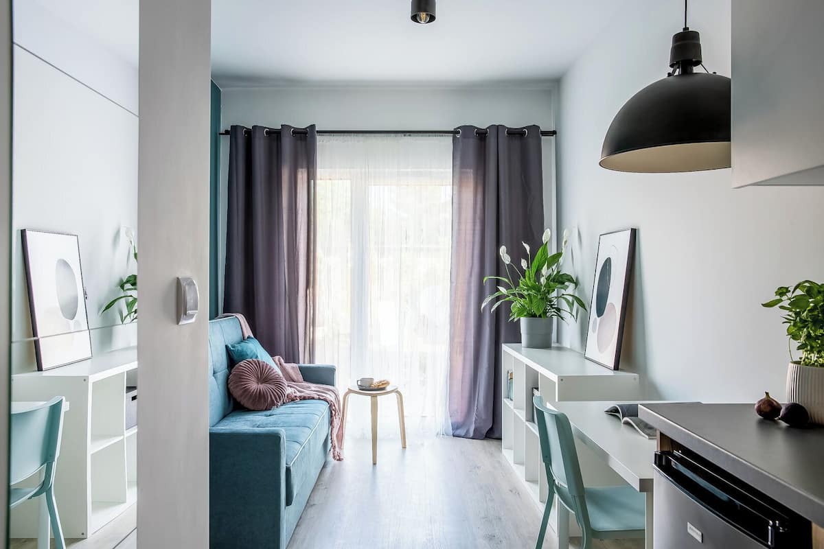 Laptop workspace, iron/ironing board, free WiFi