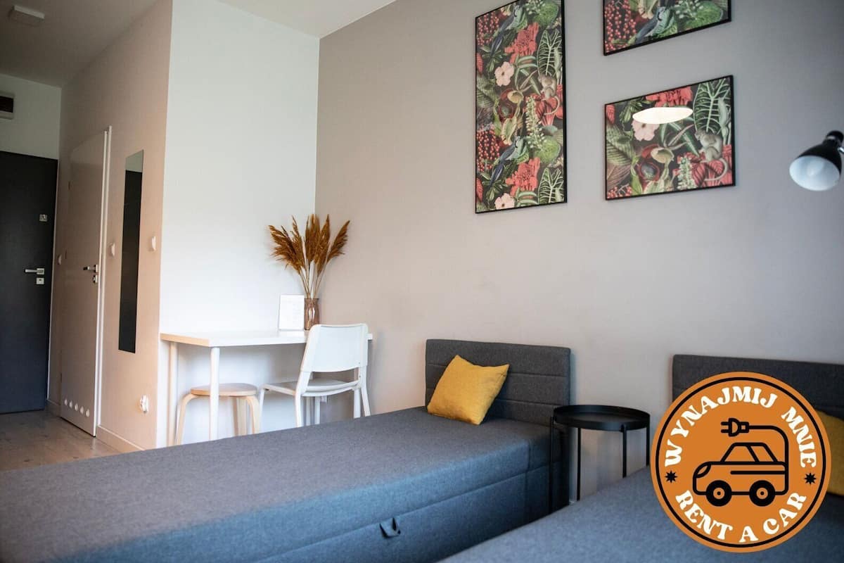 Laptop workspace, iron/ironing board, free WiFi