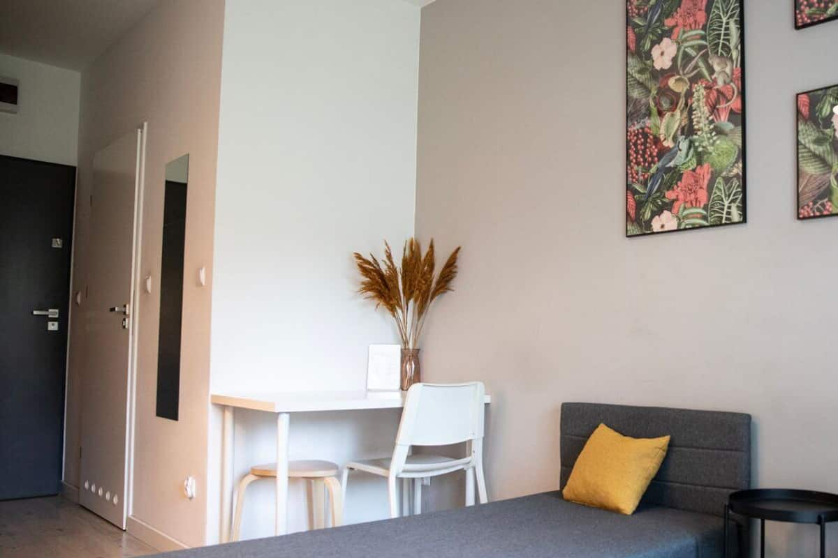 Laptop workspace, iron/ironing board, free WiFi