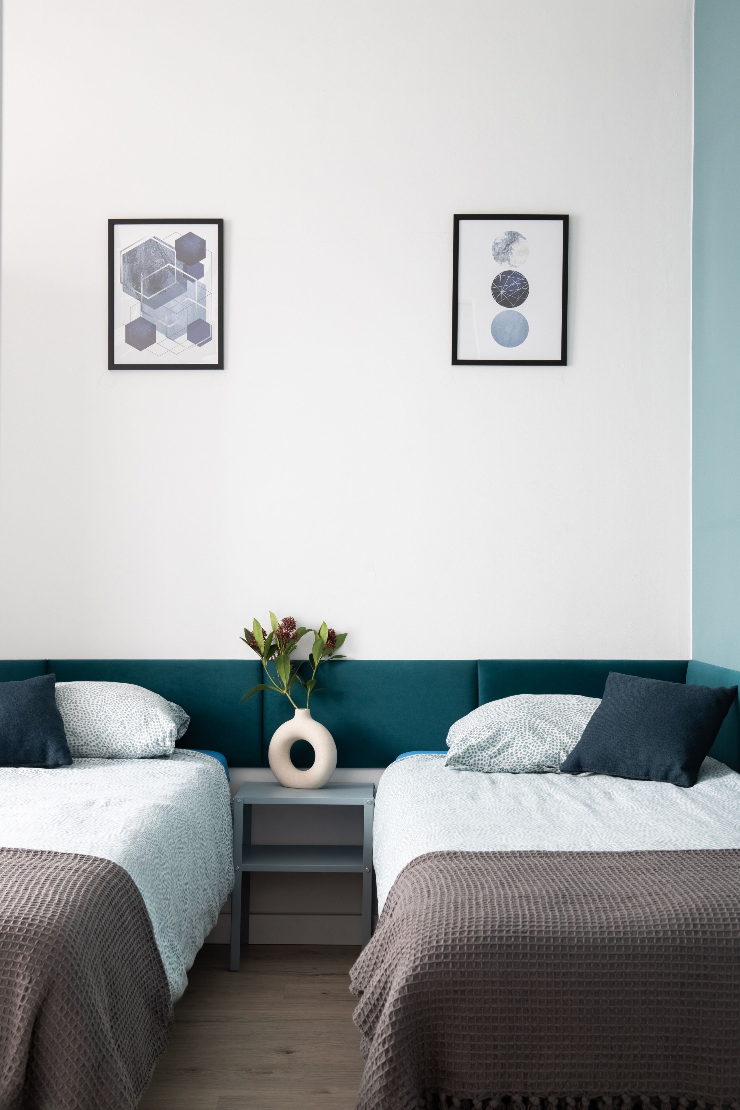 Laptop workspace, iron/ironing board, free WiFi