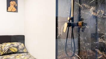 Een flatscreentelevisie