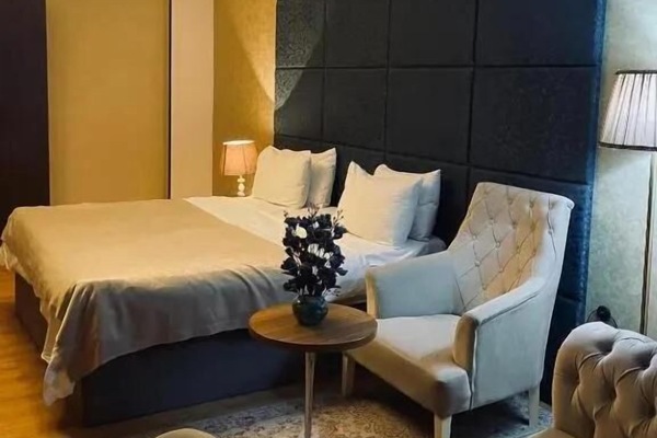 Habitación familiar, vistas a la ciudad | Ropa de cama de alta calidad, minibar, caja fuerte