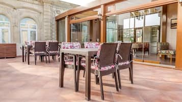 Tägliches inbegriffenes Frühstücksbuffet