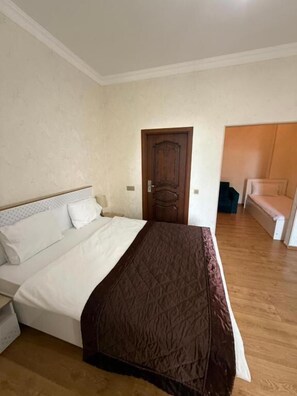Family Triple Room | Premium bedding, minibar, in-room safe, individually decorated - Grand Boutique Hotel (Baku)