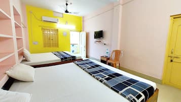 Brankas, meja kerja, kedap suara, dan Wi-Fi gratis