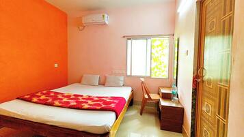 Brankas, meja kerja, kedap suara, dan Wi-Fi gratis