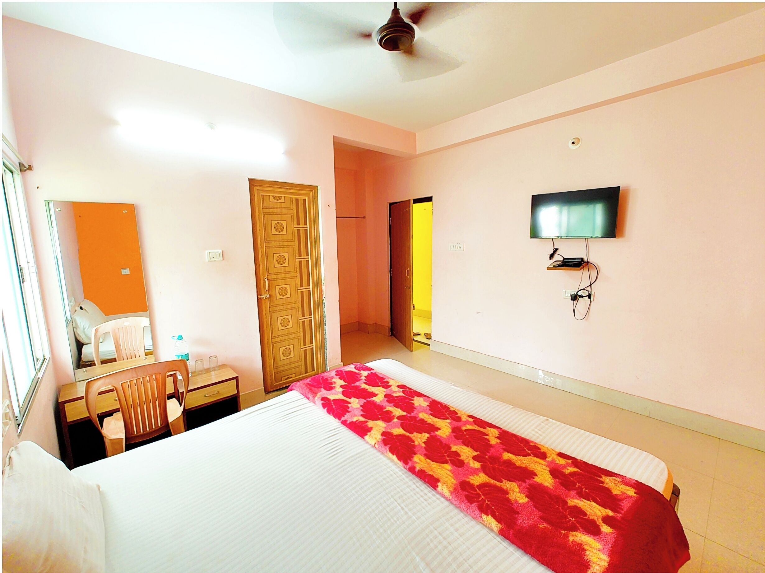 Caja de seguridad en la habitación y escritorio 