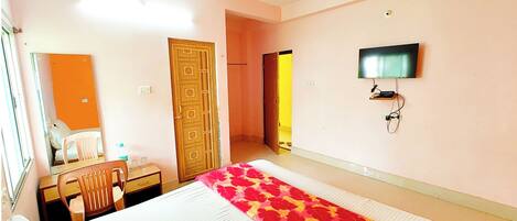 In-room safe, desk, soundproofing, free WiFi