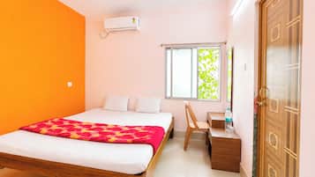 Standard Double Room | Hypo-allergenic bedding, in-room safe, desk, soundproofing