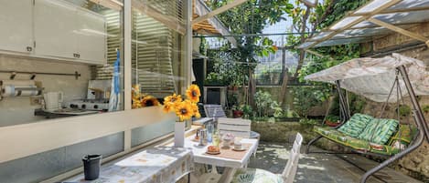 Familienapartment, Mehrere Schlafzimmer (Best House Porto Vecchio E Ciclabile) | Speisen im Freien
