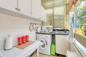 Departamento familiar, varias habitaciones (Best House Porto Vecchio E Ciclabile) | Cocina privada | Refrigerador, parrilla de estufa, cafetera y tetera y tetera eléctrica