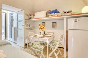 Family Apartment, Multiple Bedrooms (Best House Porto Vecchio E Ciclabile) | Dining