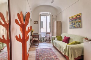 Standard-Apartment, Mehrere Schlafzimmer, 2 Bäder (Aurora La Petite Maison) | Wohnbereich