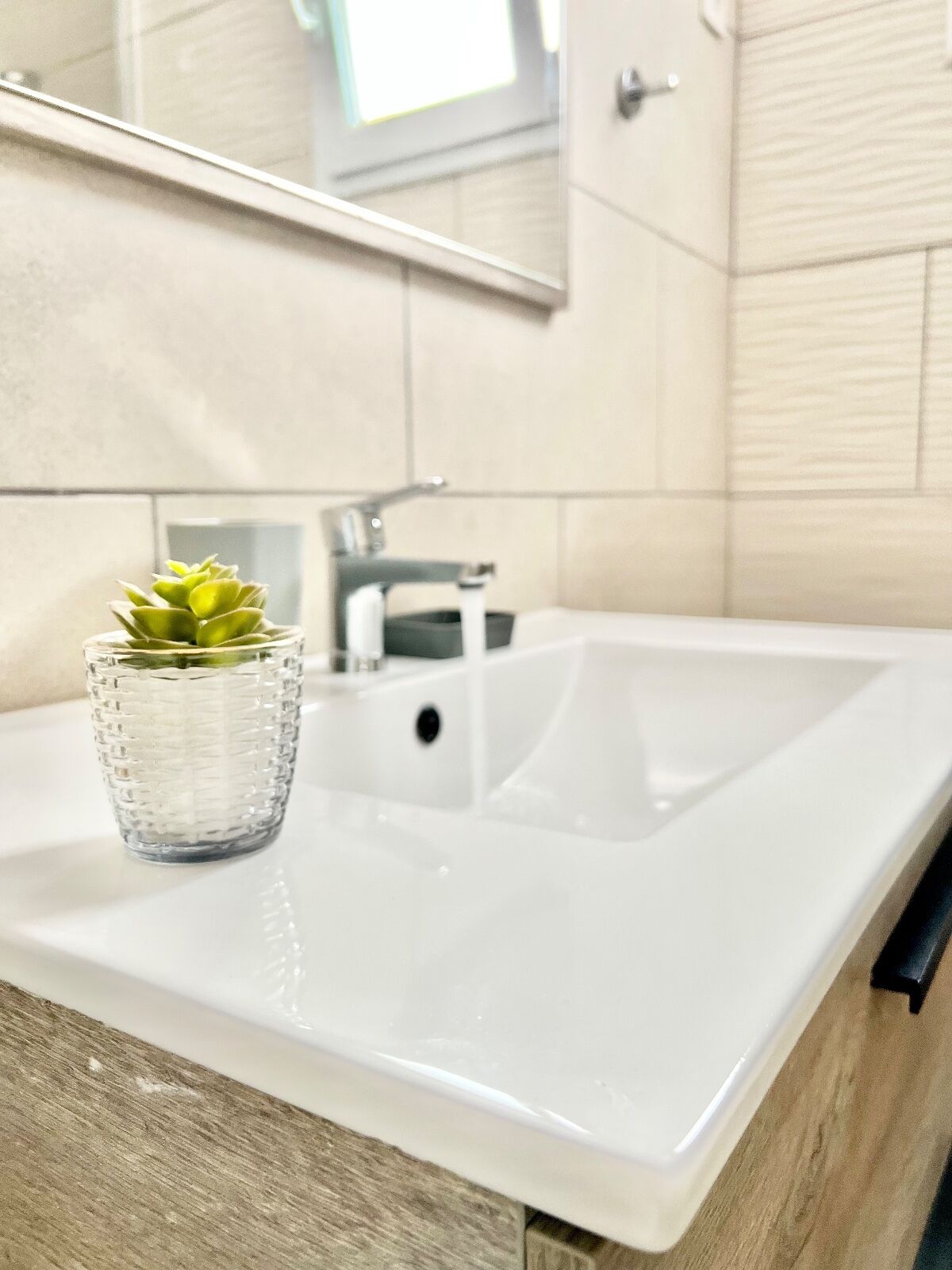 Dusj, hårføner, håndklær og såpe