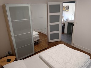 2 Schlafzimmer, Reisekinderbett, kostenloses WLAN, Bettwäsche