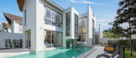 حمّام سباحة خارجي