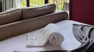 Classic Double Room | Desk, laptop workspace, cribs/infant beds, rollaway beds
