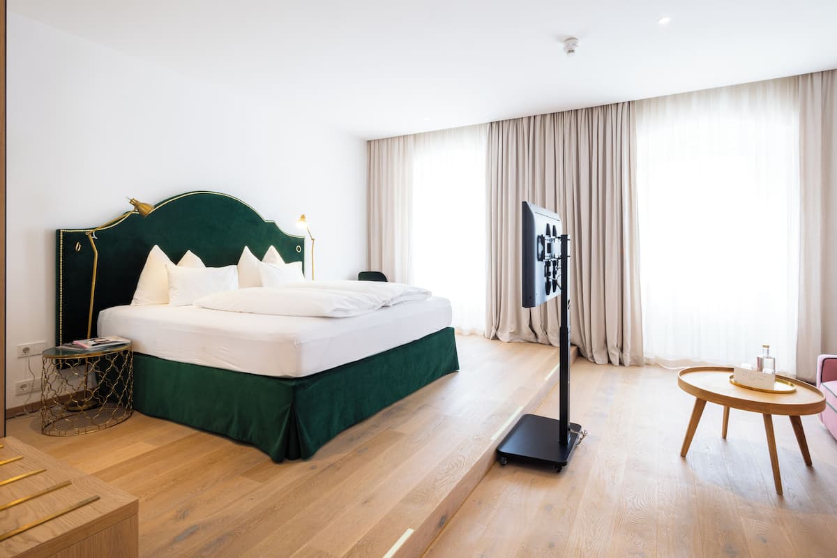 Doppelzimmer, Blick auf den Innenhof | Zimmersafe, Verdunkelungsvorhänge, schallisolierte Zimmer